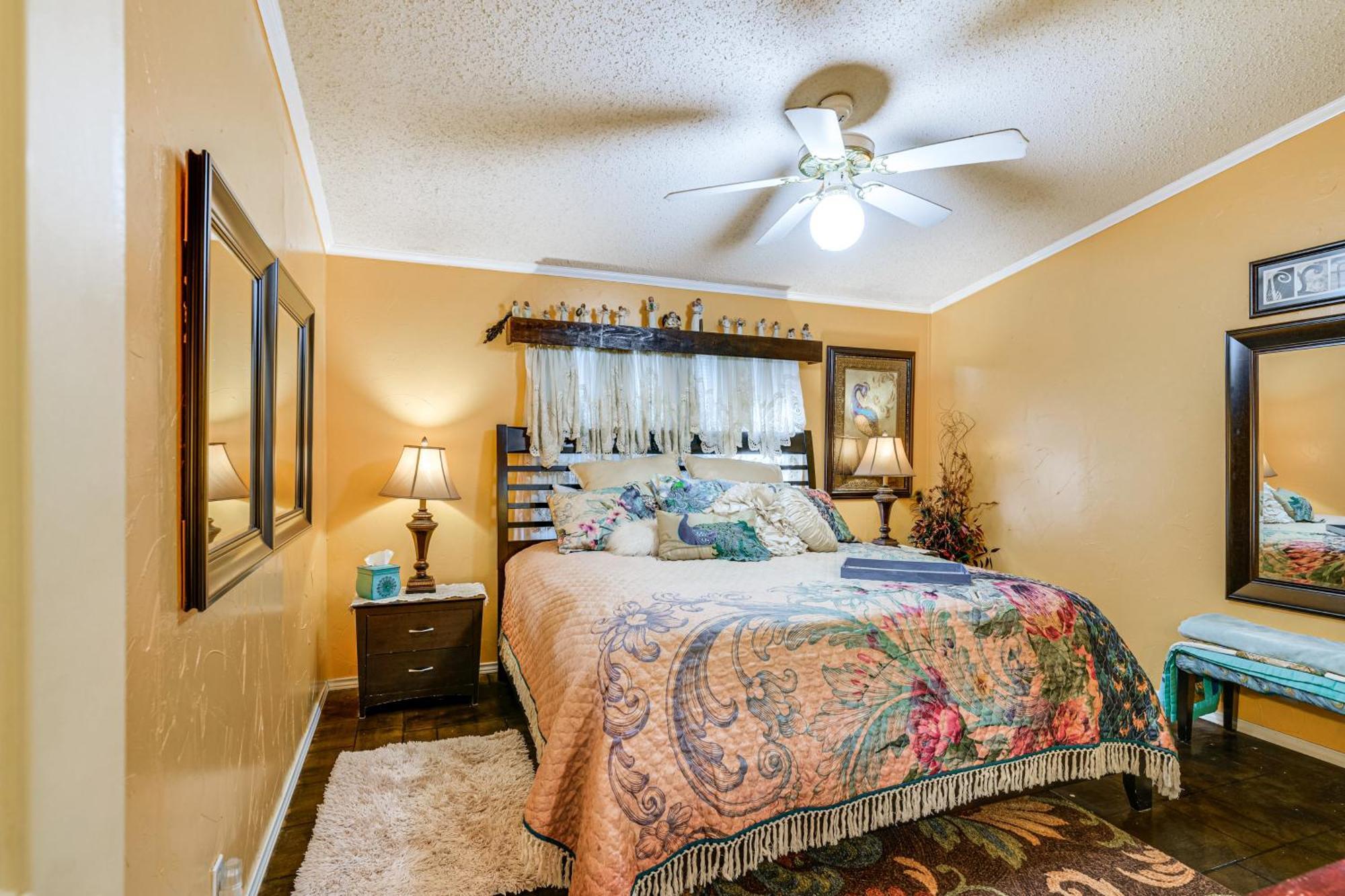 College Station Getaway With Hot Tub And Courtyard! Villa Exterior photo